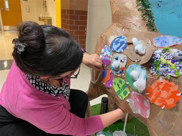 Community artist putting together giraffe sculpture 